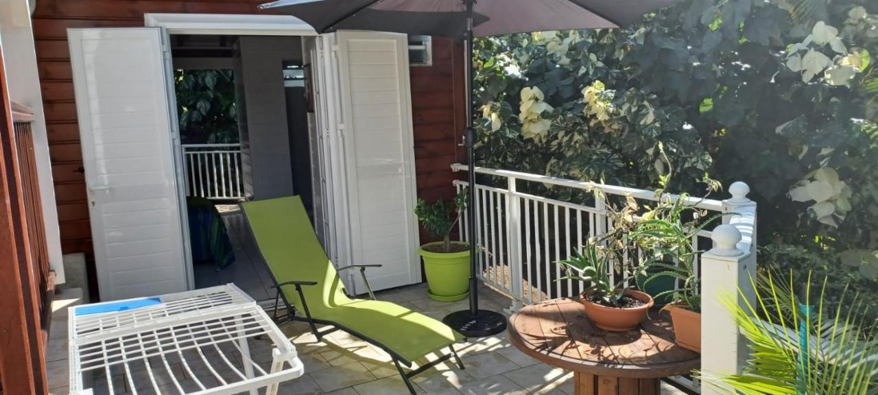Gite Mamour - Charmant Petit Bungalow A Decouvrir Baillif Bagian luar foto