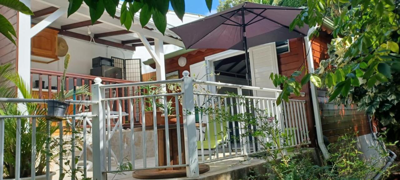 Gite Mamour - Charmant Petit Bungalow A Decouvrir Baillif Bagian luar foto
